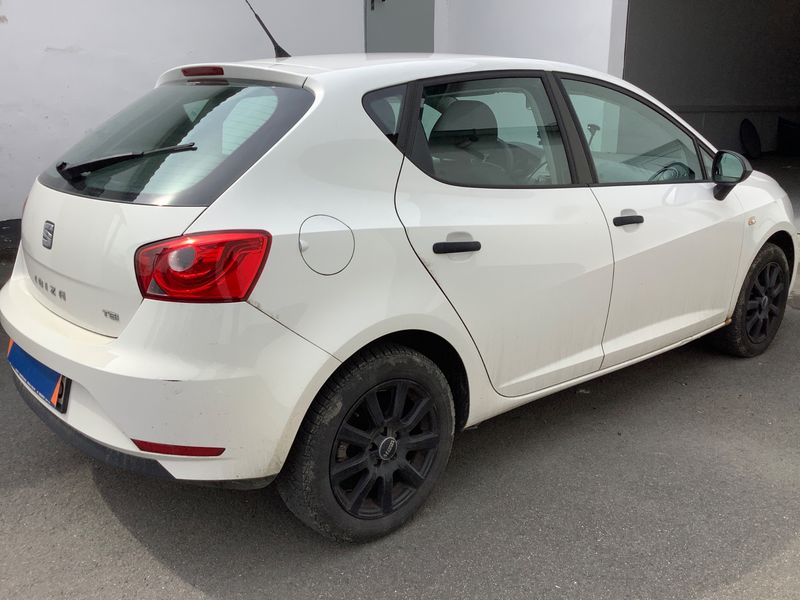 Seat Ibiza 1.2 TSI Reference 2015 – снимка 2