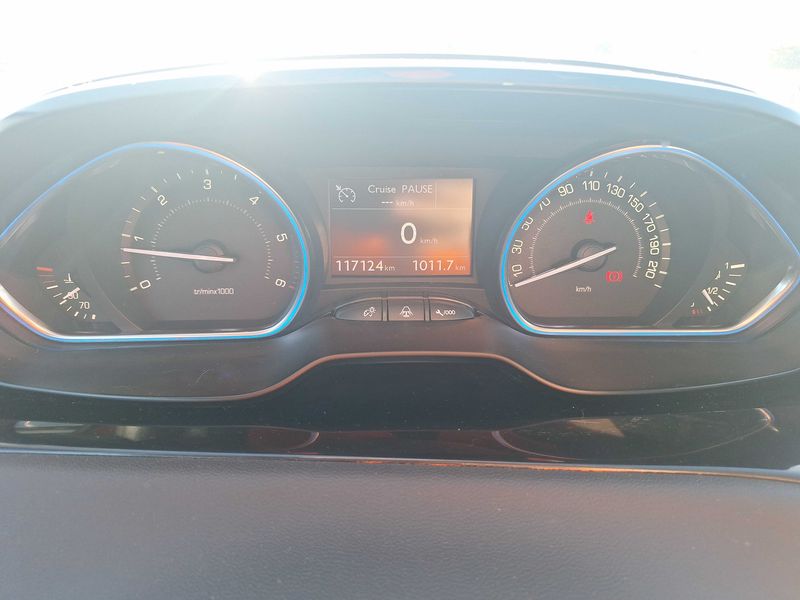 Peugeot 208 1.6 e-HDi Féline 2014 – снимка 12