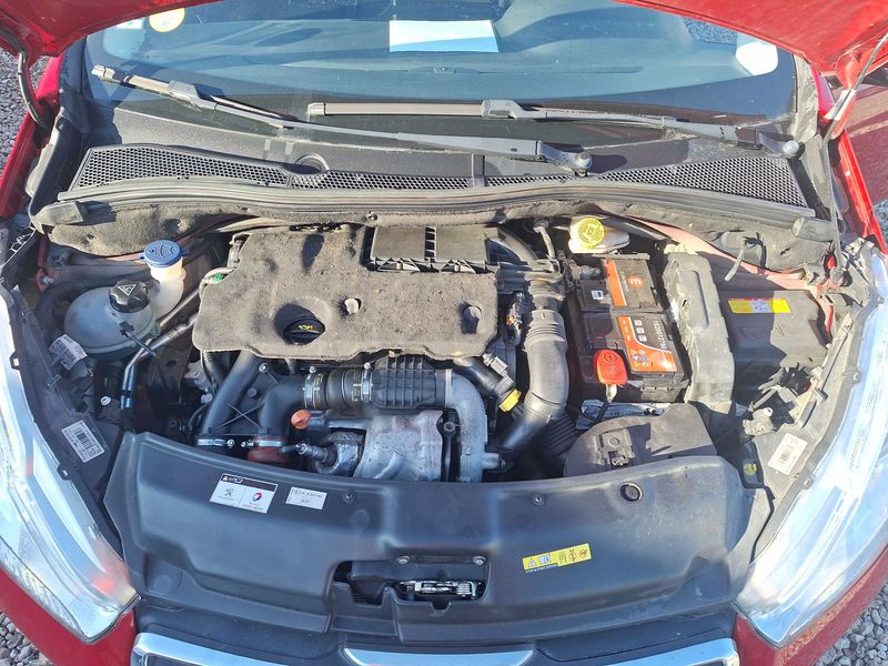 Peugeot 208 1.6 e-HDi Féline 2014 – снимка 8