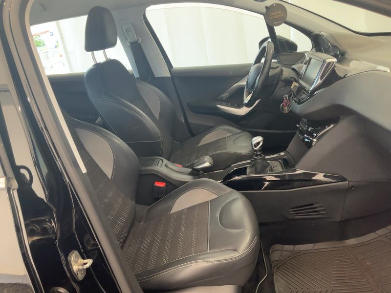 Peugeot 2008 1.2 PureTech Allure 2019 – снимка 16
