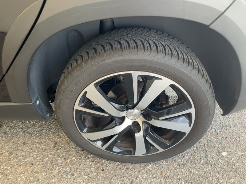 Peugeot 2008 1.2 PureTech Allure 2019 – снимка 5