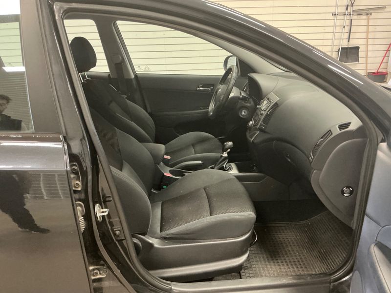 Hyundai i30 1.6 CRDi Active 2010 – снимка 3