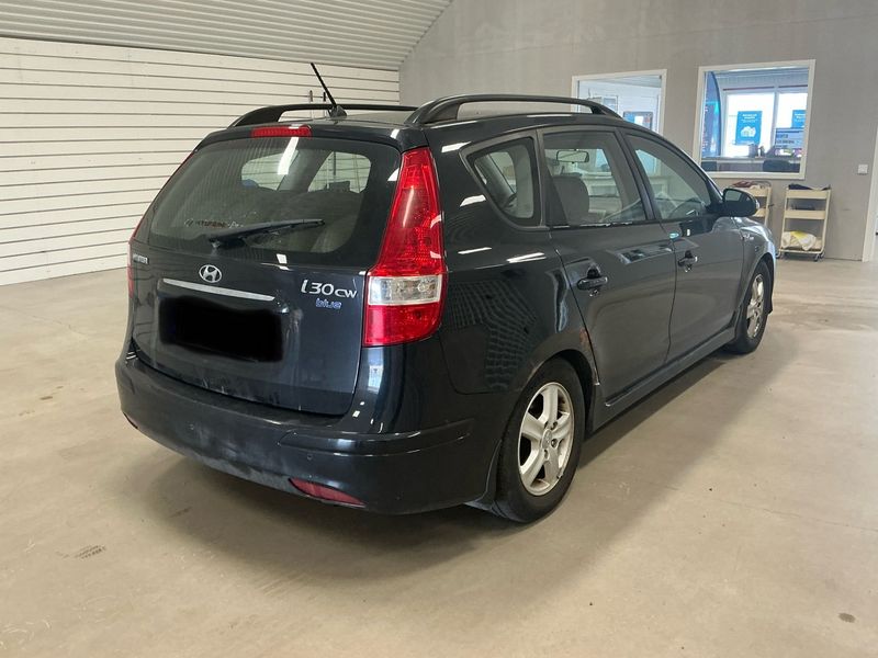 Hyundai i30 1.6 CRDi Active 2010 – снимка 2