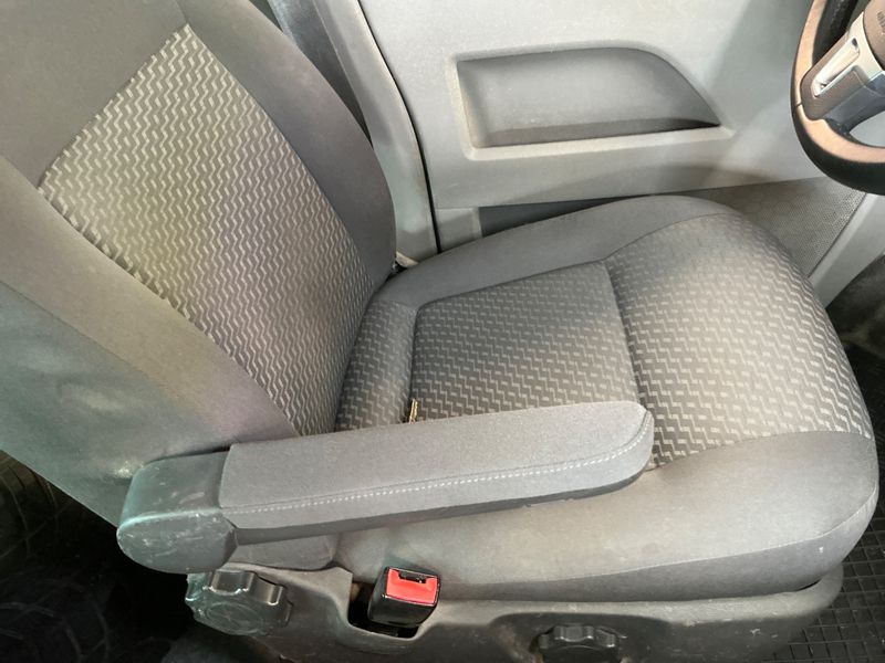 Volkswagen T5 Kombi 2.0 TDI 2013 – снимка 26
