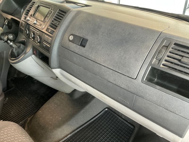 Volkswagen T5 Kombi 2.0 TDI 2013 – снимка 28
