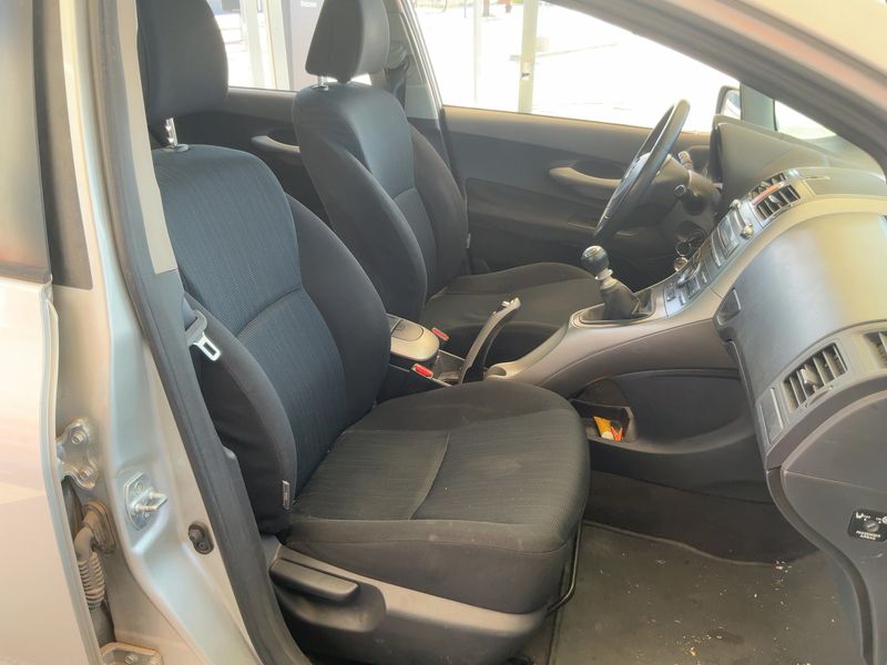 Toyota Auris 2.0 D-4D Luna 2008 – снимка 16