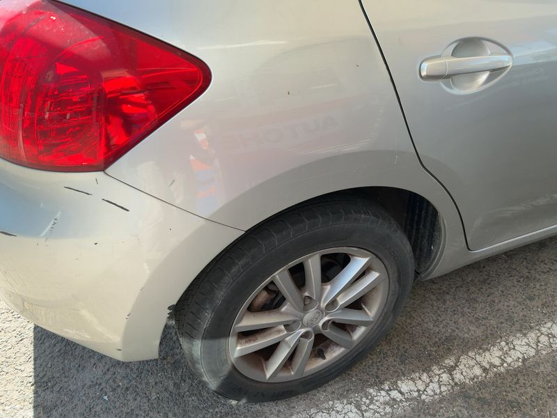 Toyota Auris 2.0 D-4D Luna 2008 – снимка 9