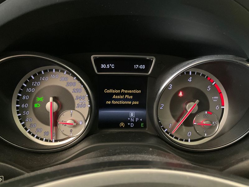 Mercedes-Benz GLA-Klasse GLA 200 d 4Matic Sensation 2014 – снимка 30