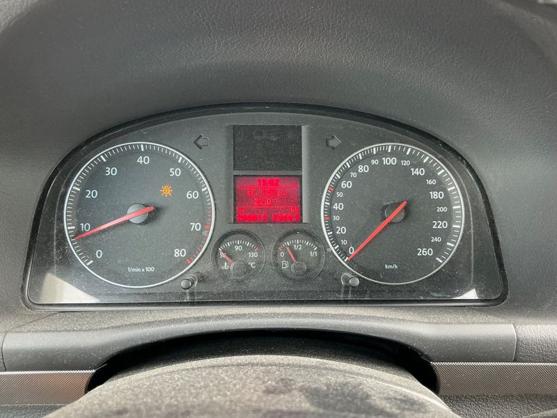 Volkswagen Touran 2.0 FSI Trendline 2006 – снимка 4