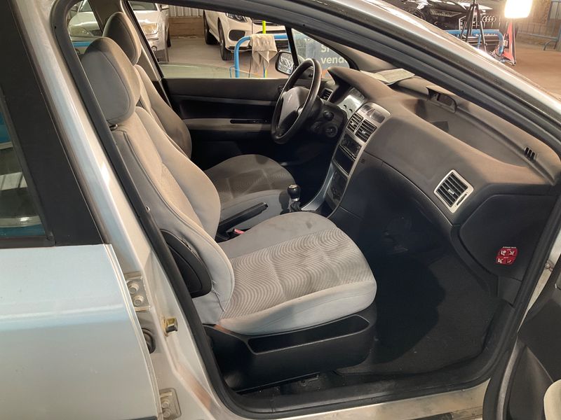 Peugeot 307 2.0 HDi XR Clim 2004 – снимка 3