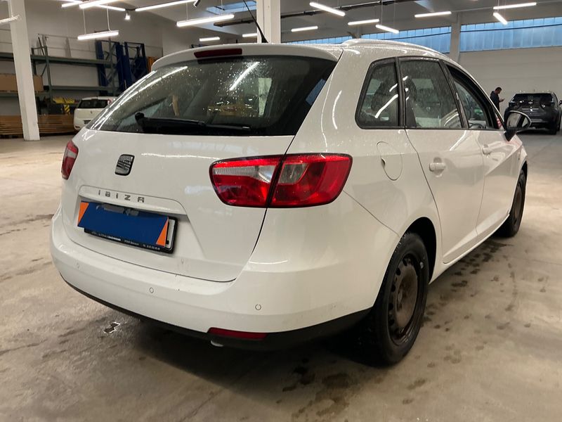 Seat Ibiza 1.6 TDI Style Salsa 2013 – снимка 2
