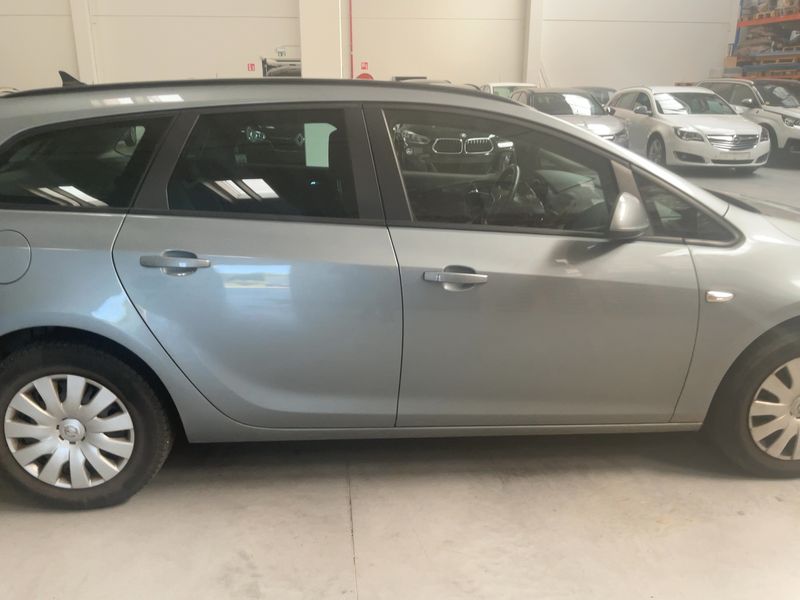 Opel Astra 1.6 CDTI DPF Edition 2014 – снимка 10