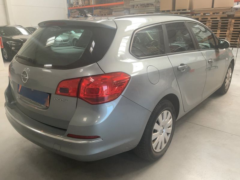 Opel Astra 1.6 CDTI DPF Edition 2014 – снимка 8
