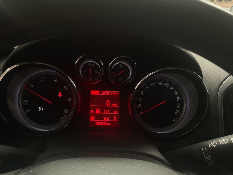 Opel Astra 1.6 CDTI DPF Edition 2014 – снимка 18