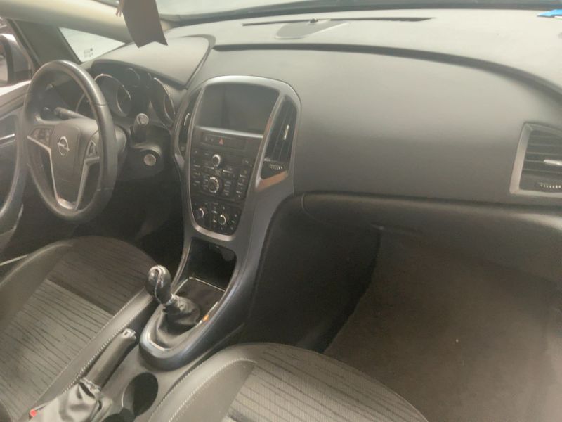 Opel Astra 1.6 CDTI DPF Edition 2014 – снимка 17