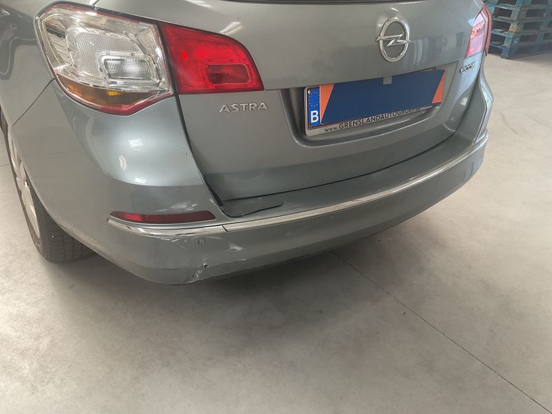 Opel Astra 1.6 CDTI DPF Edition 2014 – снимка 35