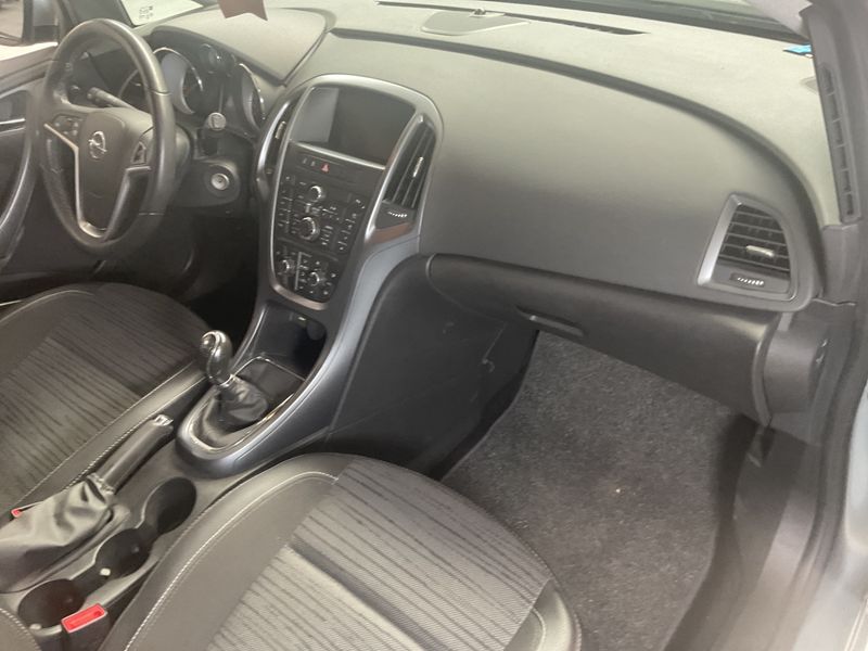 Opel Astra 1.6 CDTI DPF Edition 2014 – снимка 23