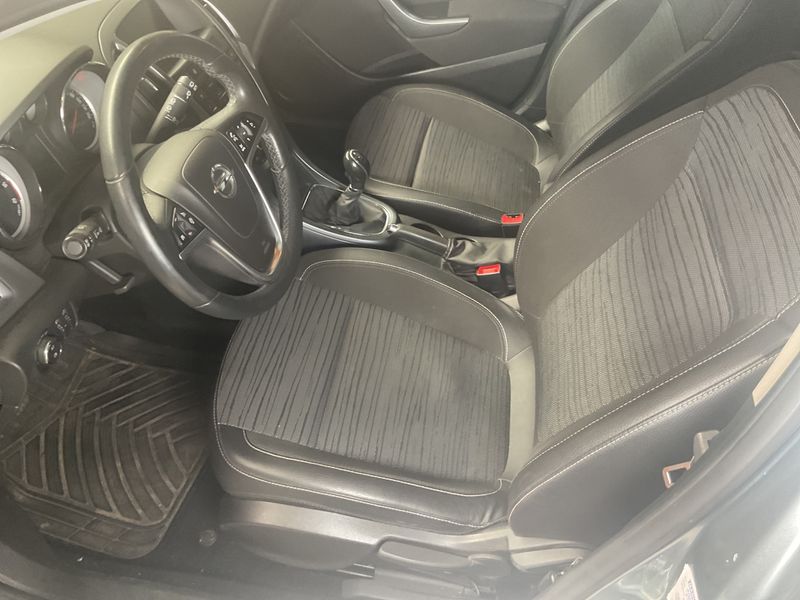 Opel Astra 1.6 CDTI DPF Edition 2014 – снимка 29