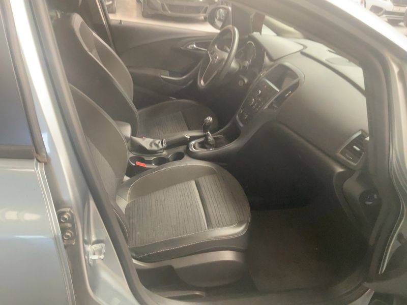 Opel Astra 1.6 CDTI DPF Edition 2014 – снимка 16