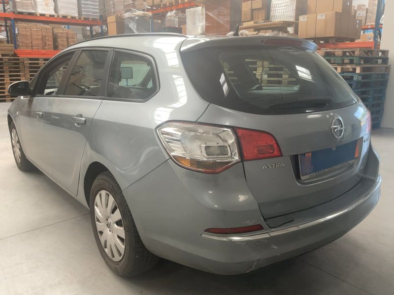 Opel Astra 1.6 CDTI DPF Edition 2014 – снимка 6