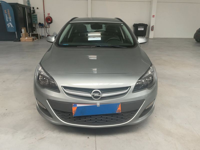 Opel Astra 1.6 CDTI DPF Edition 2014 – снимка 14