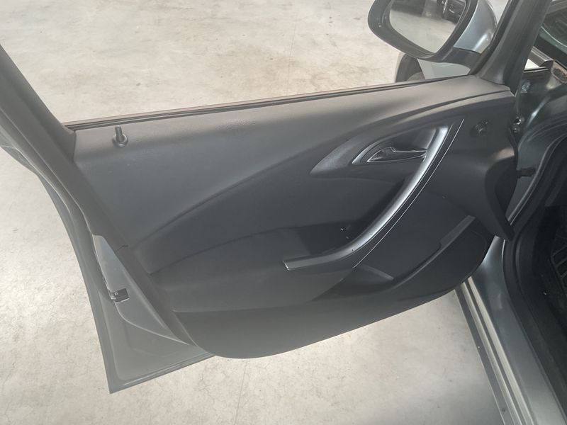 Opel Astra 1.6 CDTI DPF Edition 2014 – снимка 25