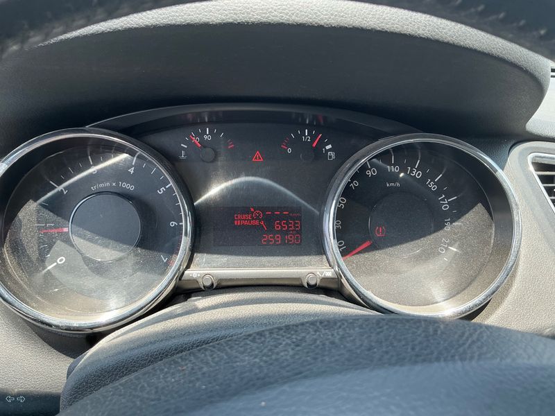 Peugeot 5008 1.2 e-THP Access 2015 – снимка 4