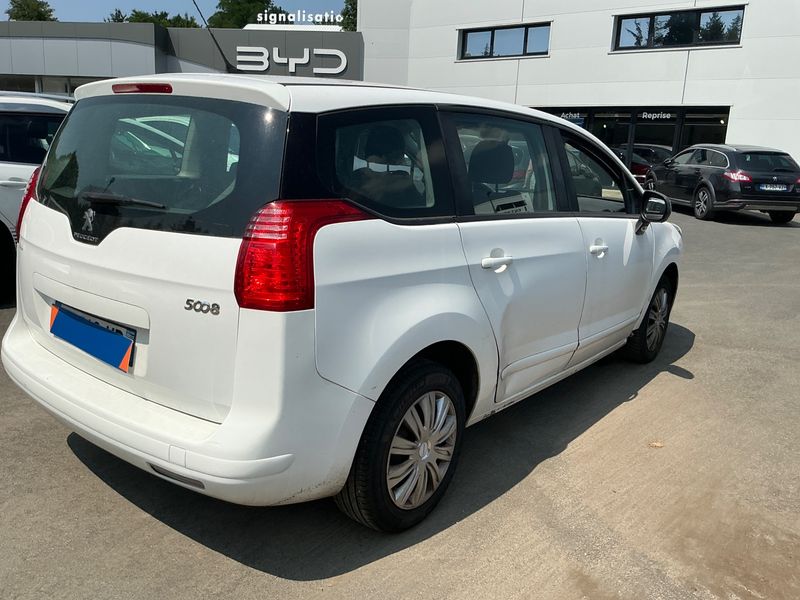 Peugeot 5008 1.2 e-THP Access 2015 – снимка 2