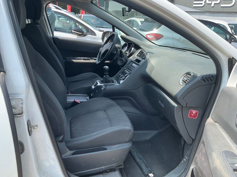 Peugeot 5008 1.2 e-THP Access 2015 – снимка 3