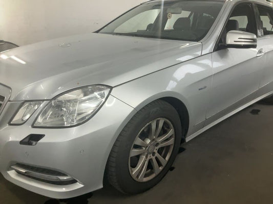 Mercedes-Benz E-Klasse E 350 CDI T BlueEfficiency Avantgarde 2010 – снимка 2