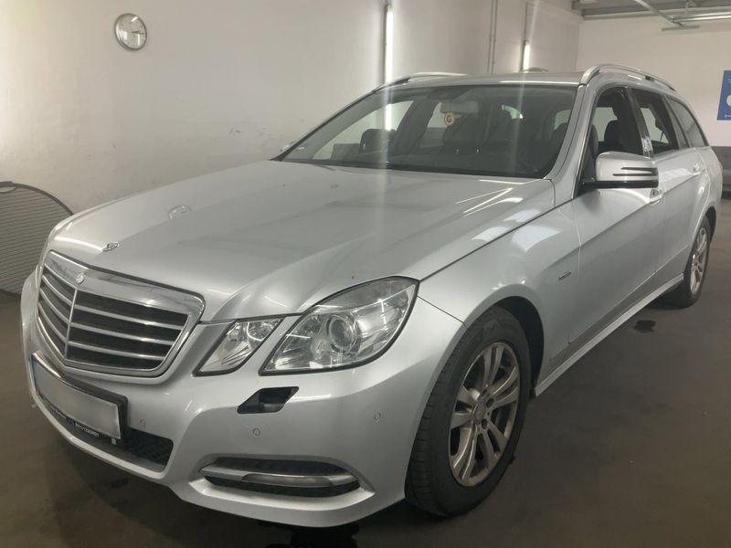 Mercedes-Benz E-Klasse E 350 CDI T BlueEfficiency Avantgarde 2010 – снимка 1