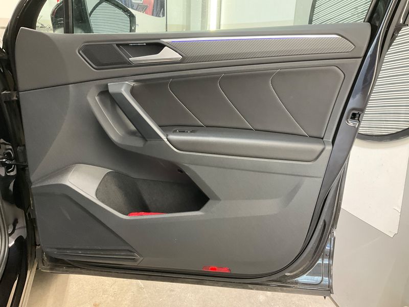 Volkswagen Tiguan 2.0 TDI R-Line 4Motion 2022 – снимка 23