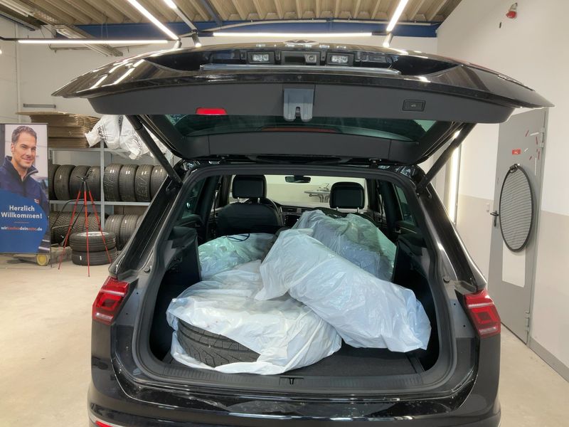 Volkswagen Tiguan 2.0 TDI R-Line 4Motion 2022 – снимка 16
