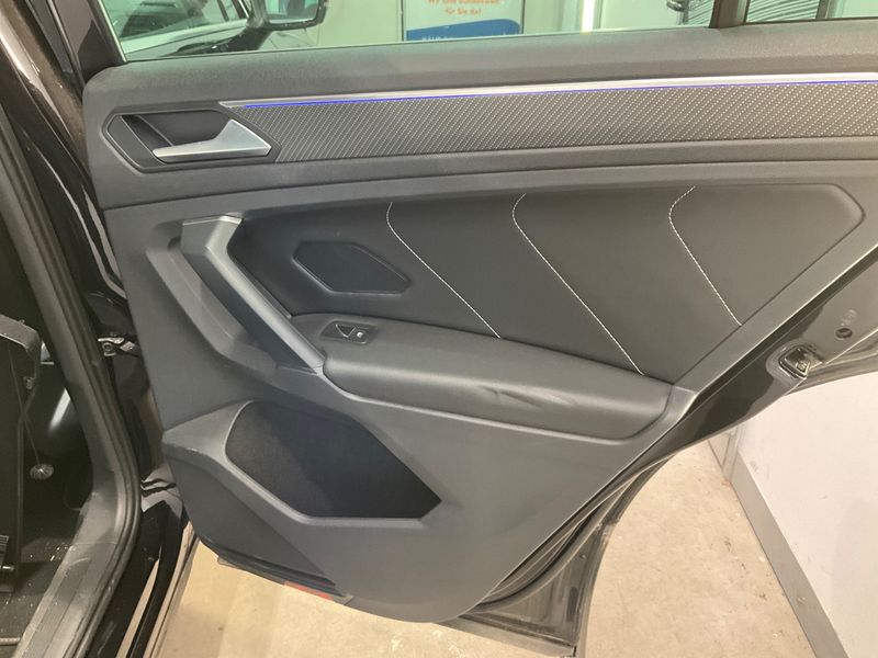 Volkswagen Tiguan 2.0 TDI R-Line 4Motion 2022 – снимка 25