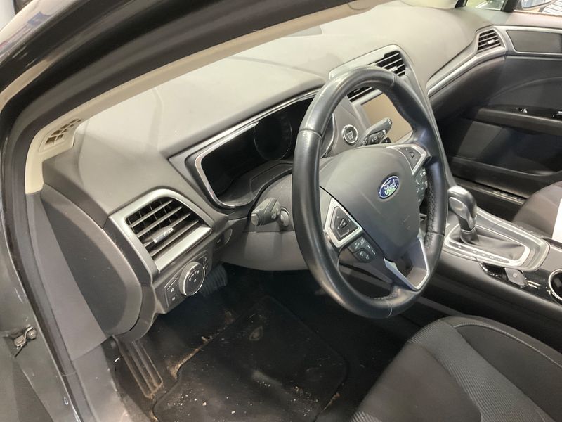 Ford Mondeo 2.0 EcoBoost Titanium 2016 – снимка 25