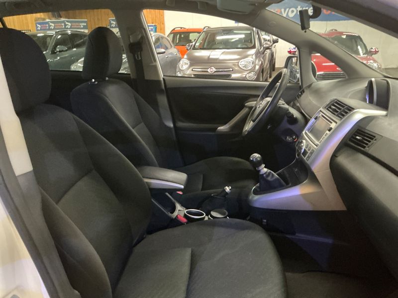 Toyota Verso 2.0 D-4D SkyView Edition 2012 – снимка 3