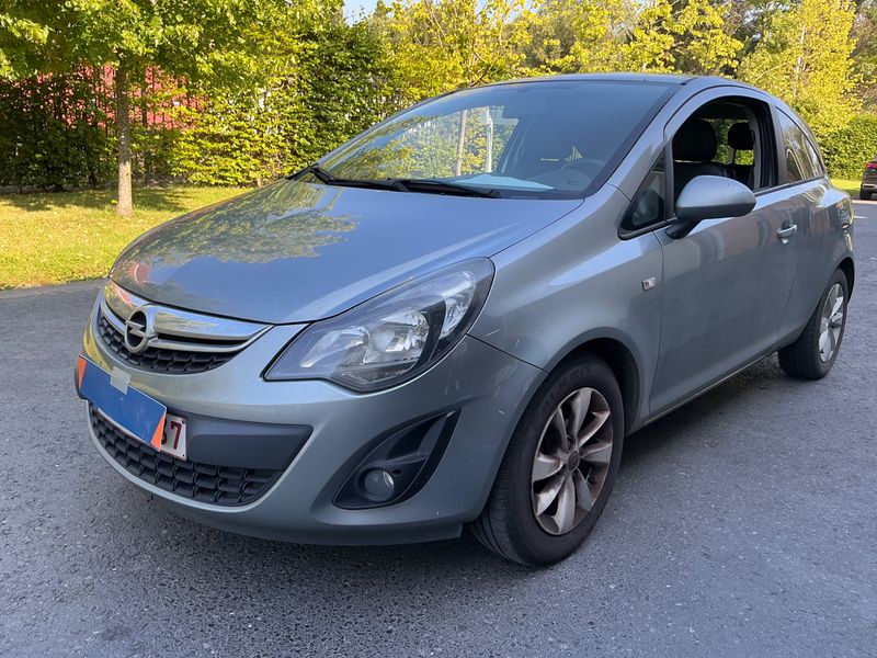 Opel Corsa 1.2 Graphite 2015 – снимка 1