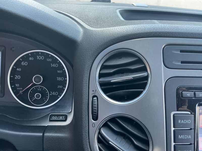 Volkswagen Tiguan 2.0 TDI Sport & Style 4Motion 2011 – снимка 29