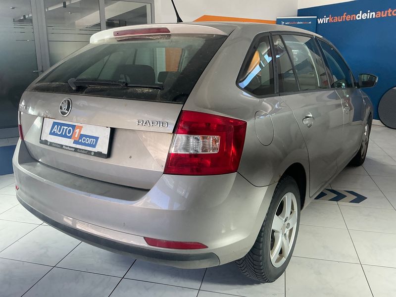 Skoda Rapid Spaceback 1.6 TDI Ambition 2014 – снимка 2