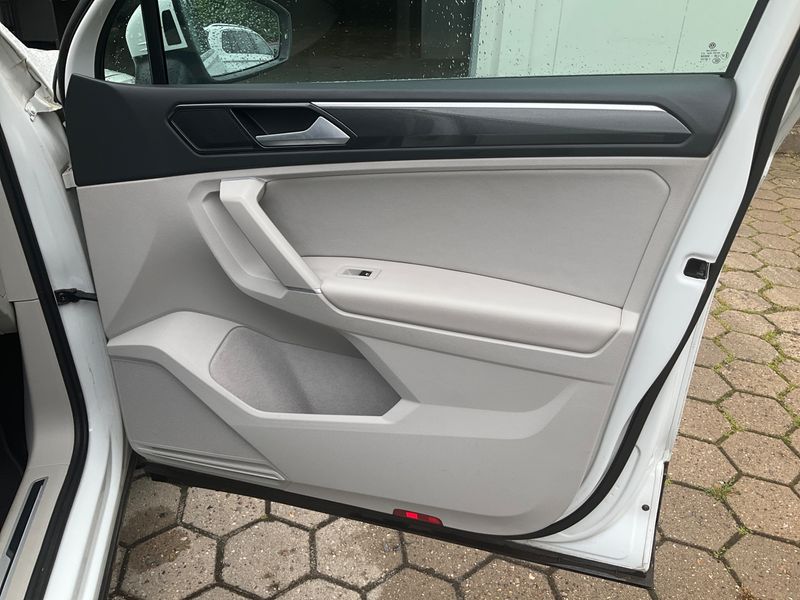 Volkswagen Tiguan 2.0 TDI Highline BlueMotion Tech 2018 – снимка 27