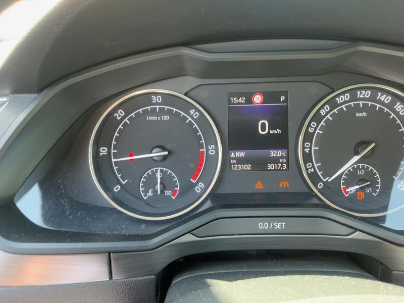 Skoda Superb 2.0 TDI Premium Edition 2019 – снимка 18