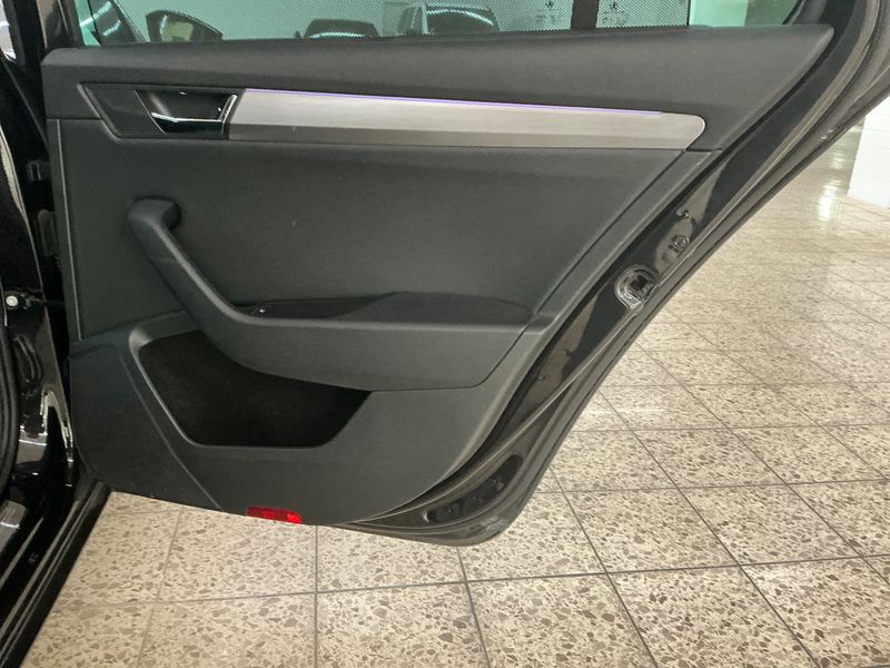 Skoda Superb 2.0 TDI Premium Edition 2019 – снимка 25