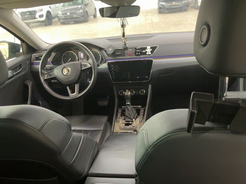 Skoda Superb 2.0 TDI Premium Edition 2019 – снимка 17