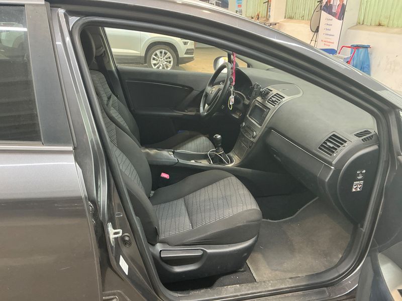Toyota Avensis 1.8 Comfort 2011 – снимка 3