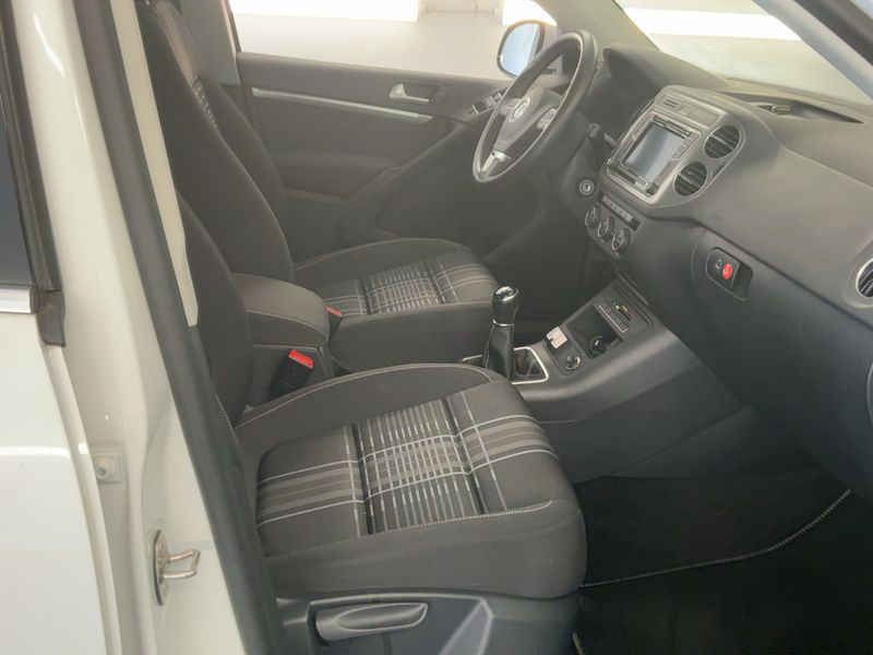 Volkswagen Tiguan 2.0 TDI Lounge Sport & Style BlueMotion Tech 2016 – снимка 16