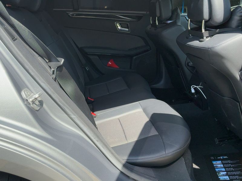 Mercedes-Benz E-Klasse E 200 CDI T BlueEfficiency Avantgarde 2011 – снимка 19