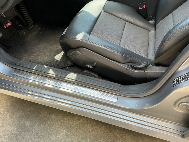 Mercedes-Benz E-Klasse E 200 CDI T BlueEfficiency Avantgarde 2011 – снимка 35