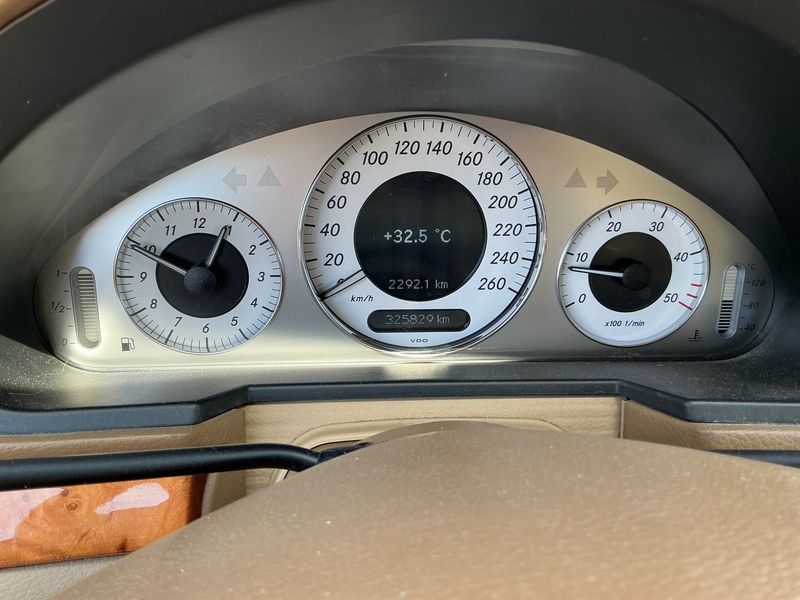 Mercedes-Benz E-Klasse E 220 CDI Avantgarde 2009 – снимка 4