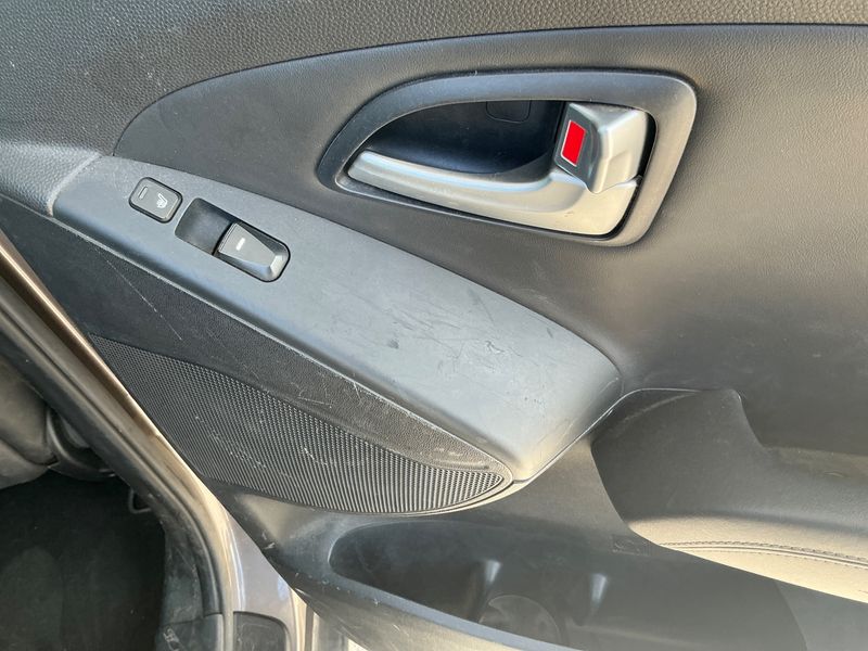 Hyundai ix35 1.7 CRDi Premium Limited Blue 2WD 2014 – снимка 37