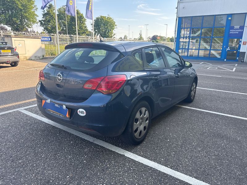 Opel Astra 1.6 Edition 2010 – снимка 2